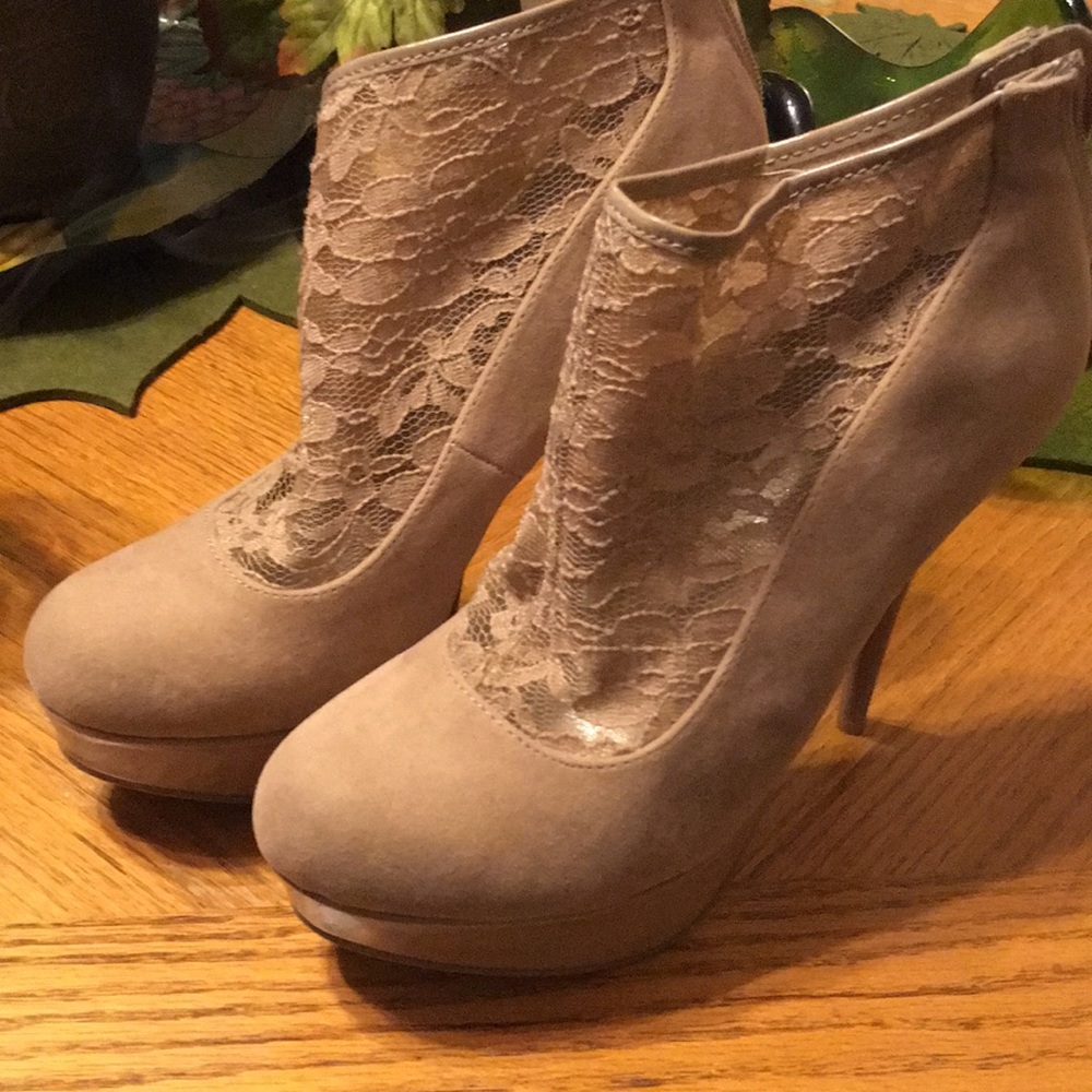 Bamboo 71/2 heel ,only worn a few times